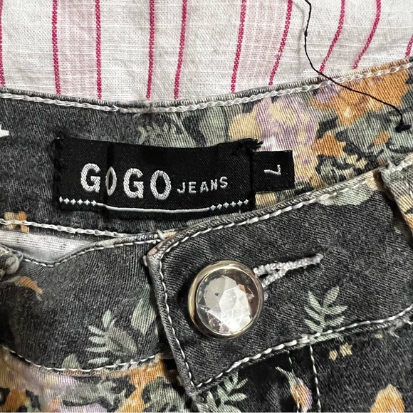 GOGO Women's Floral Gray Jeans - Picture 2 of 4